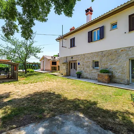 Apartamento Amazing In Podpican With Wifi Šumber